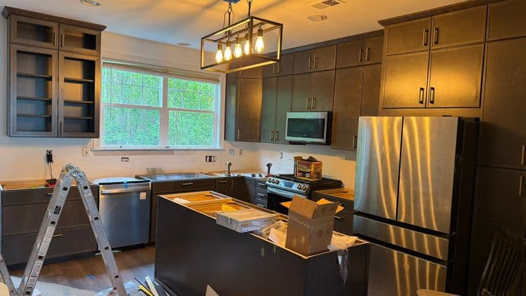 Cabinet and LVP floor installation's project