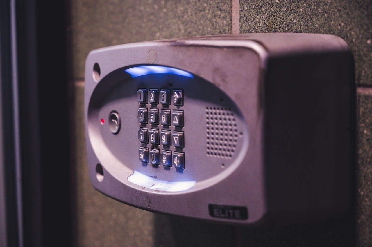 Smart Doorbells & Locks 1