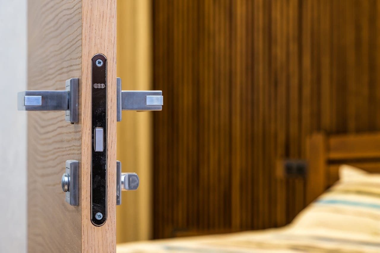 Smart Doorbells & Locks 2
